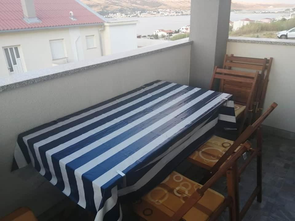 Appartement Apartman Dora à Pag Town Extérieur photo