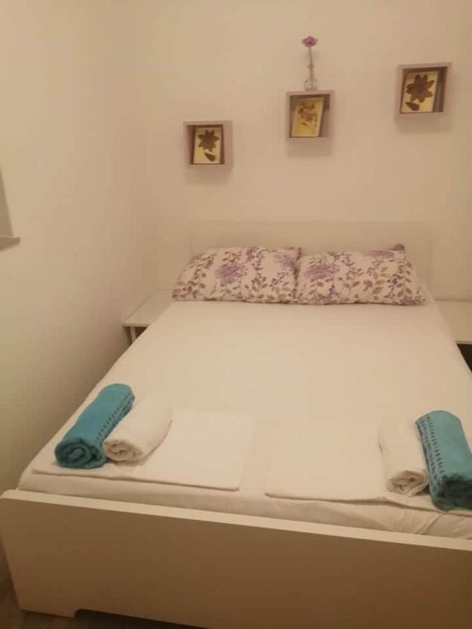 Appartement Apartman Dora à Pag Town Extérieur photo